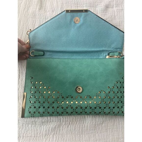 NWT The Ana Laser Cut Messenger Clutch Wristlet Crossbody - Picture 2 of 7